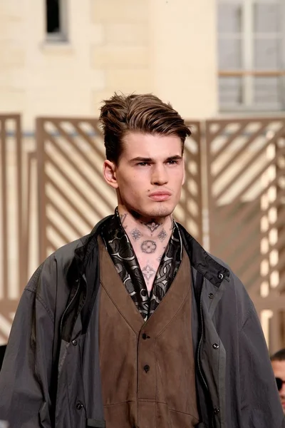 Look 27